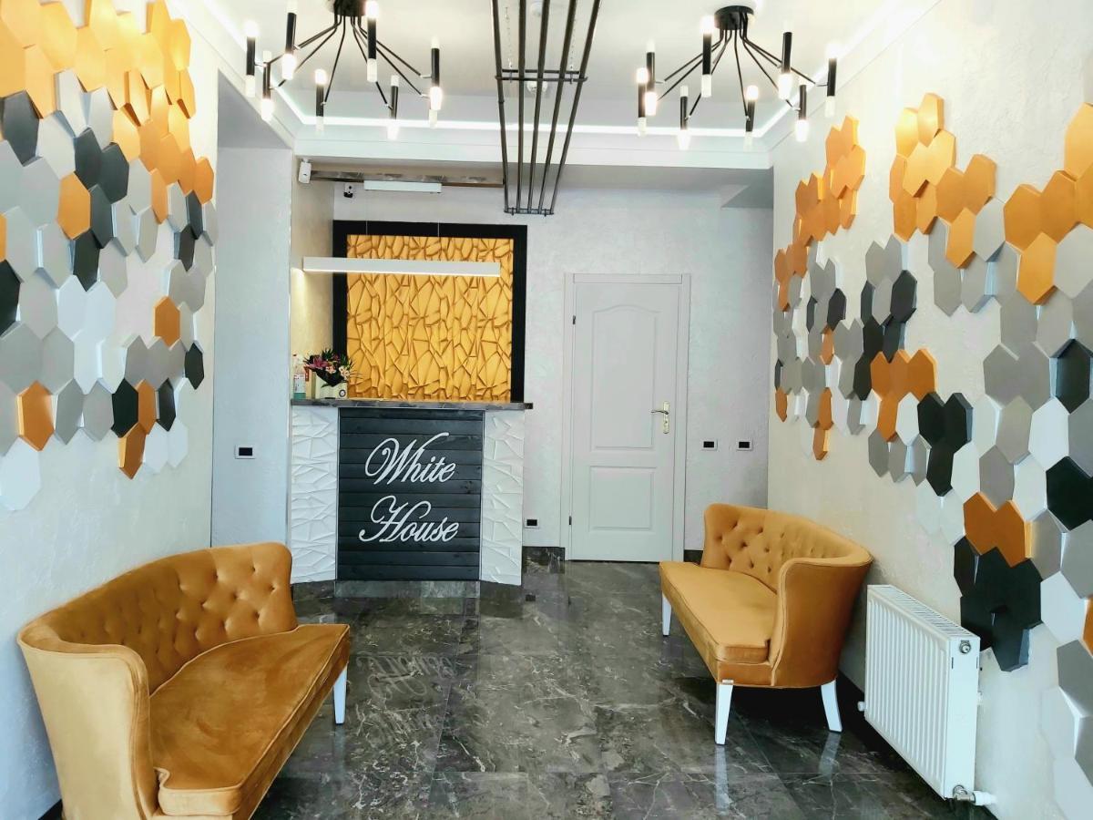 White House Aparthotel Balti Exterior photo